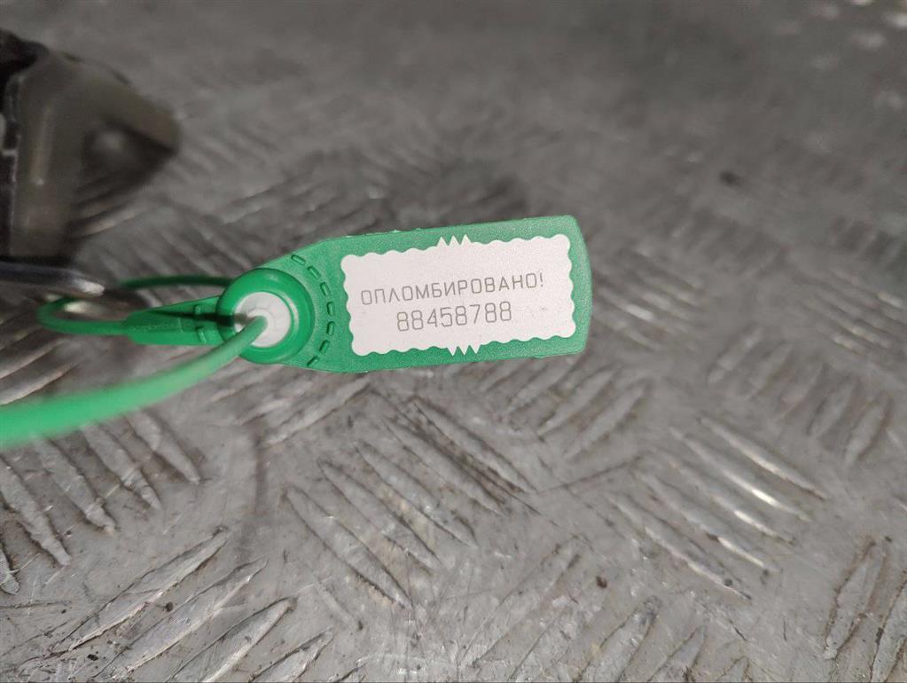 Петля двери