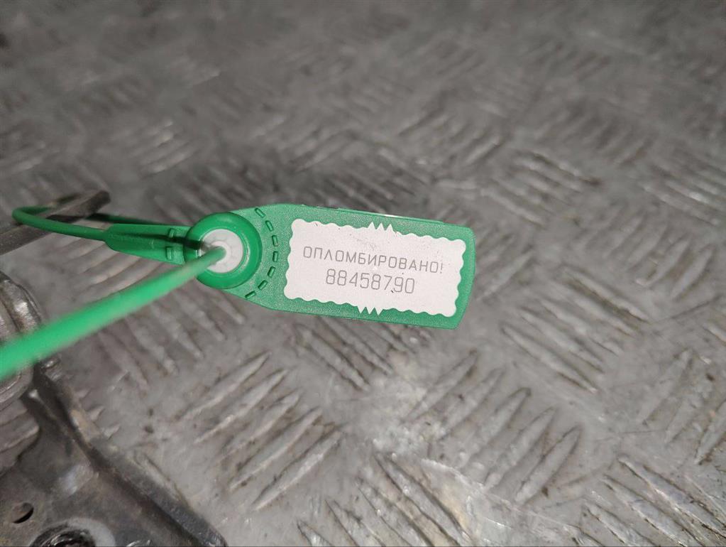 Петля двери