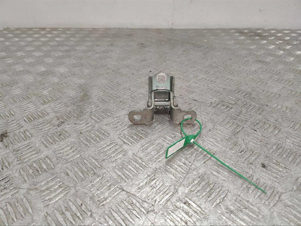 Петля двери