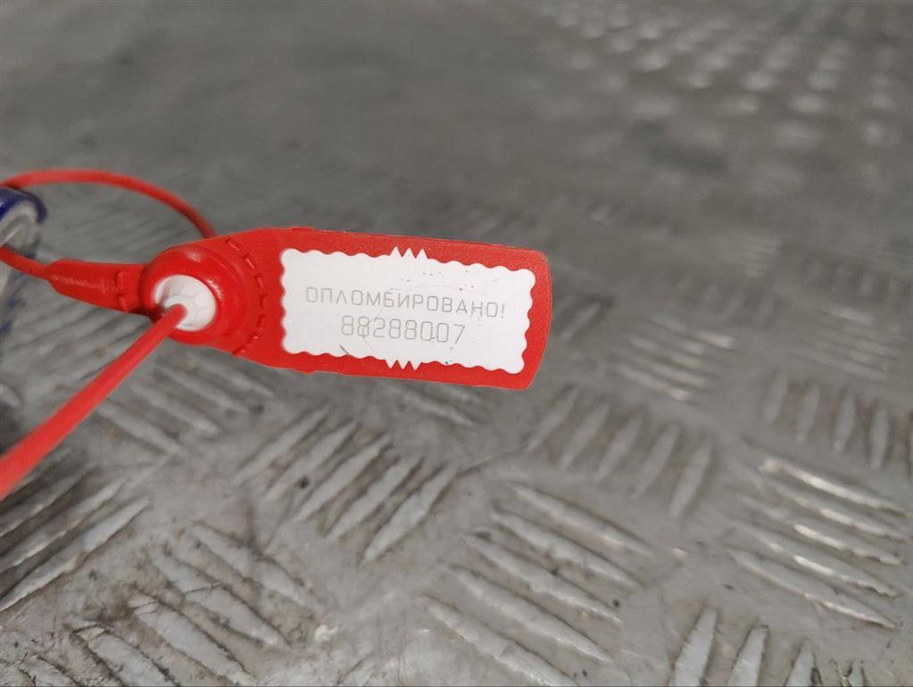 Петля двери