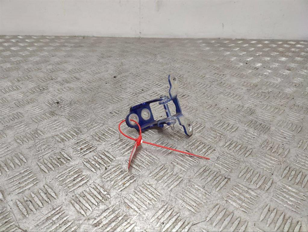 Петля двери