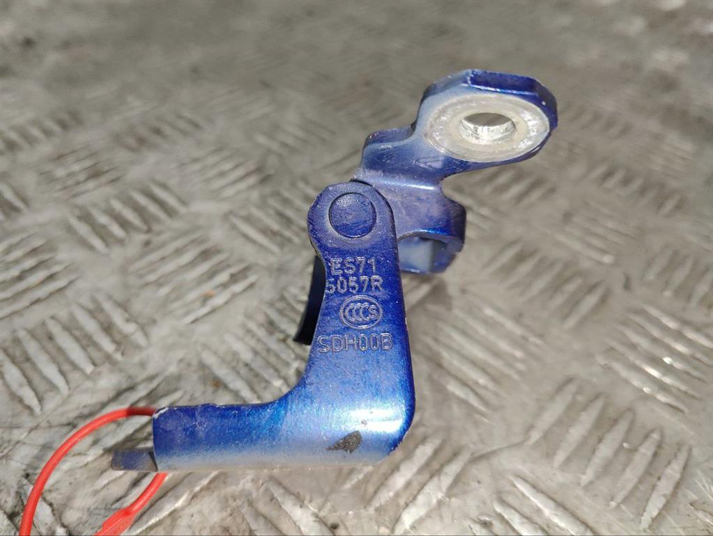 Петля двери