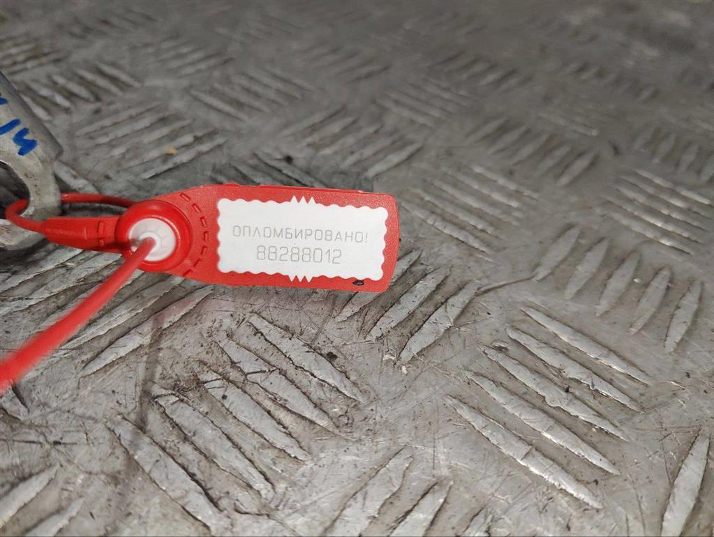 Петля двери