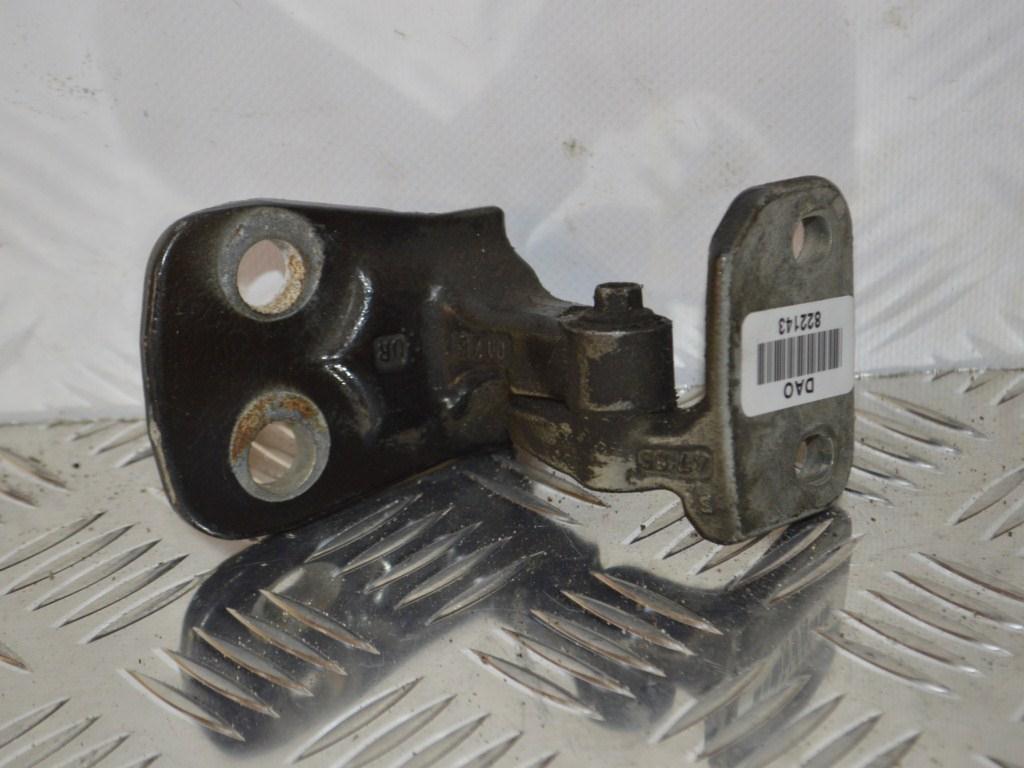 Петля двери