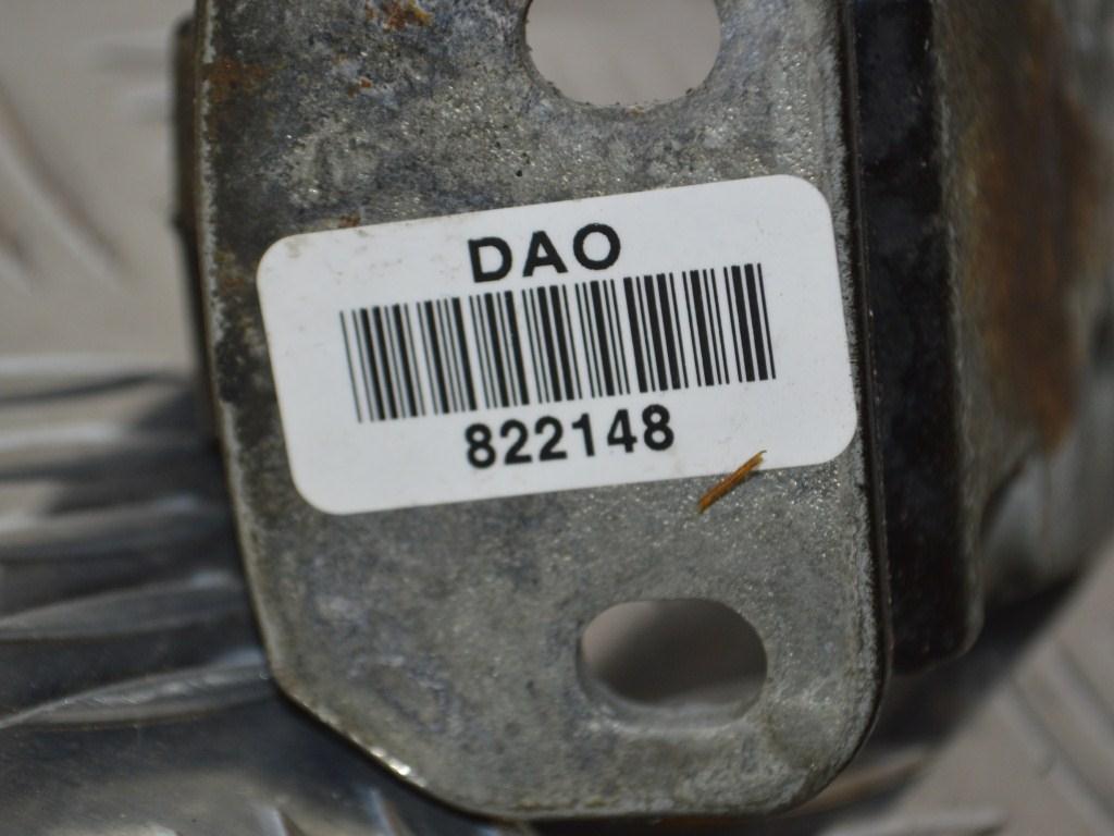 Петля двери