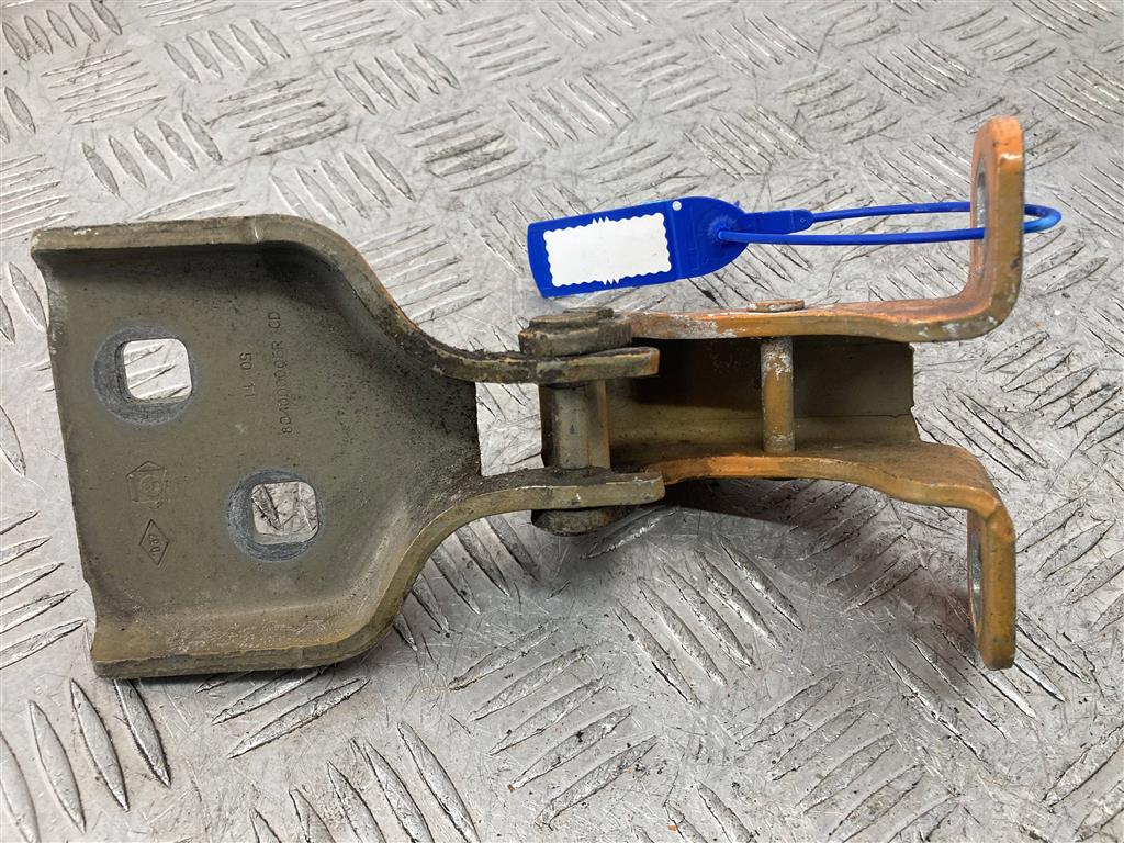 Петля двери