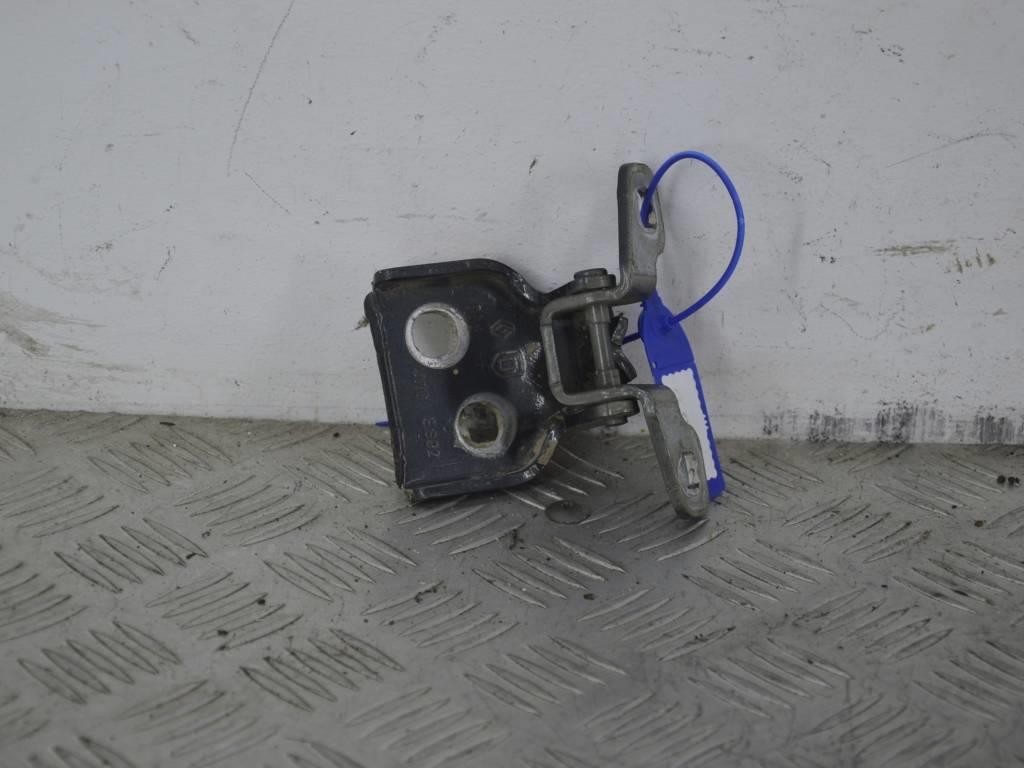 Петля двери