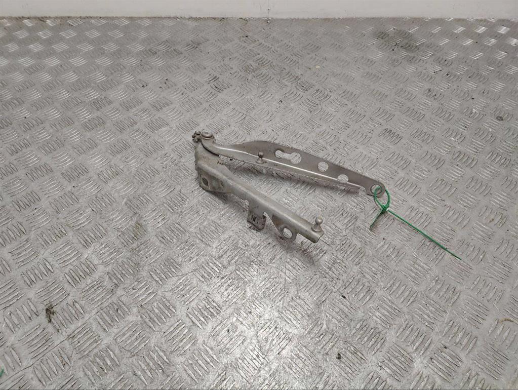 Петля капота левая