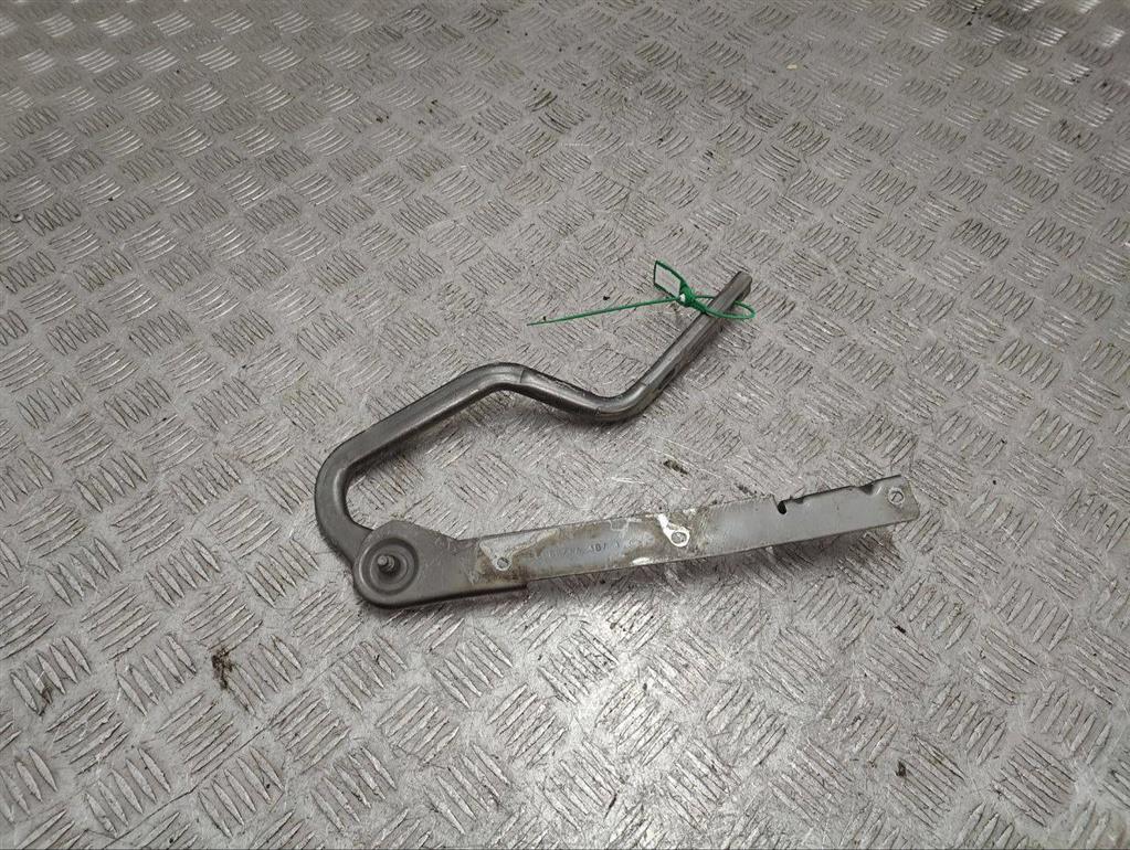 Петля капота левая