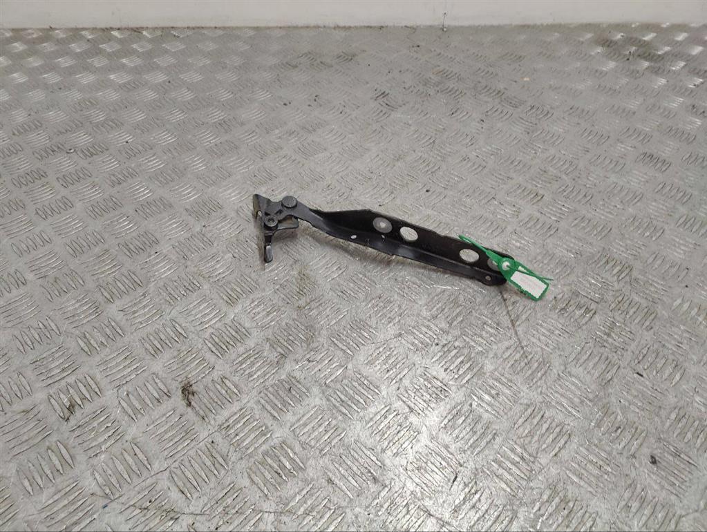 Петля капота левая