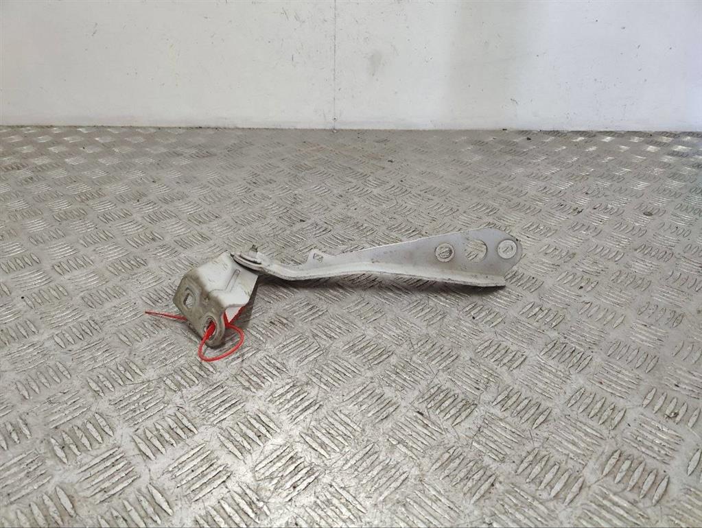 Петля капота левая