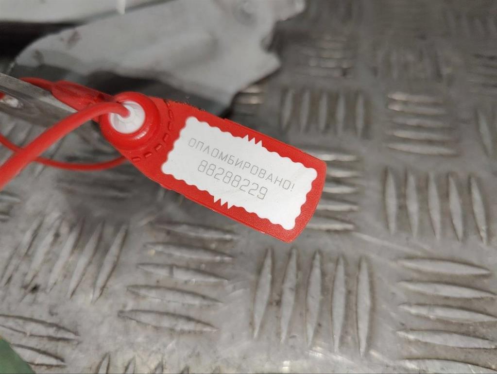 Петля капота левая