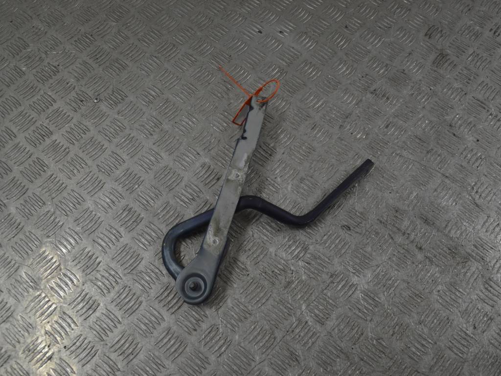 Петля капота левая