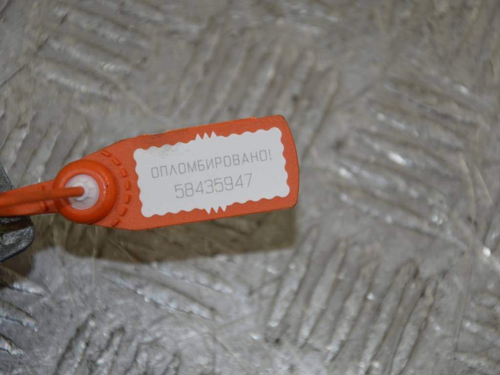 Петля капота левая