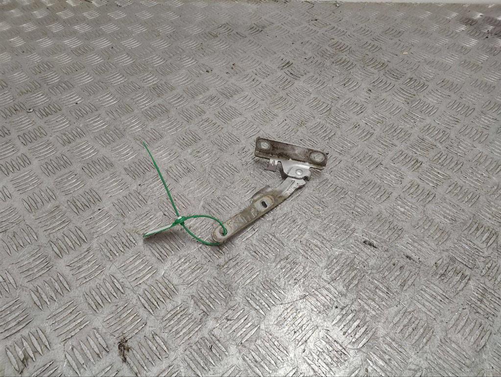 Петля капота правая