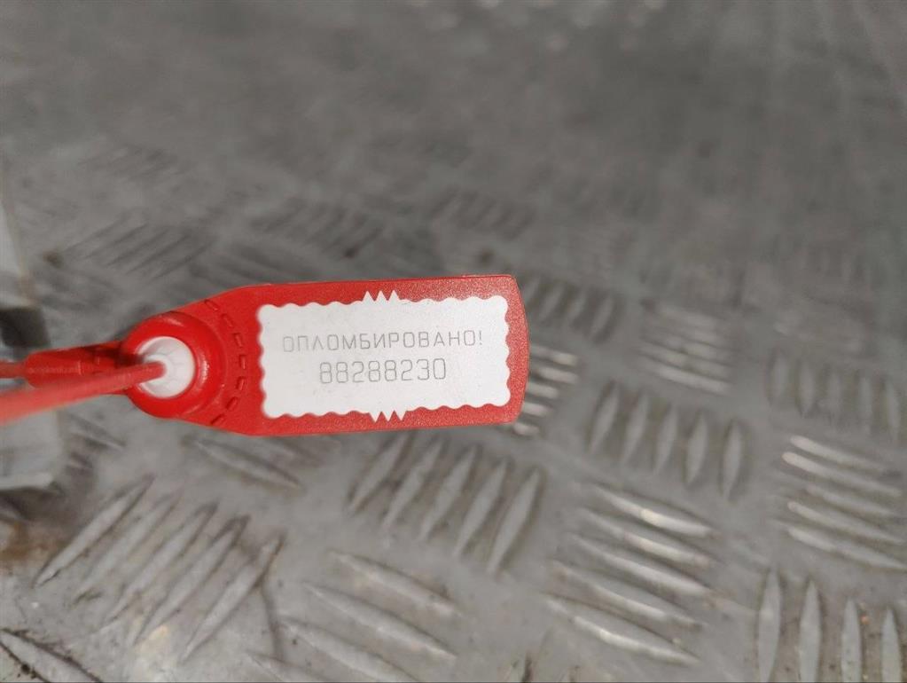 Петля капота правая