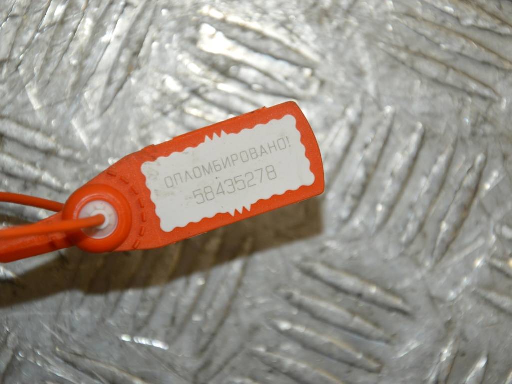 Петля капота правая