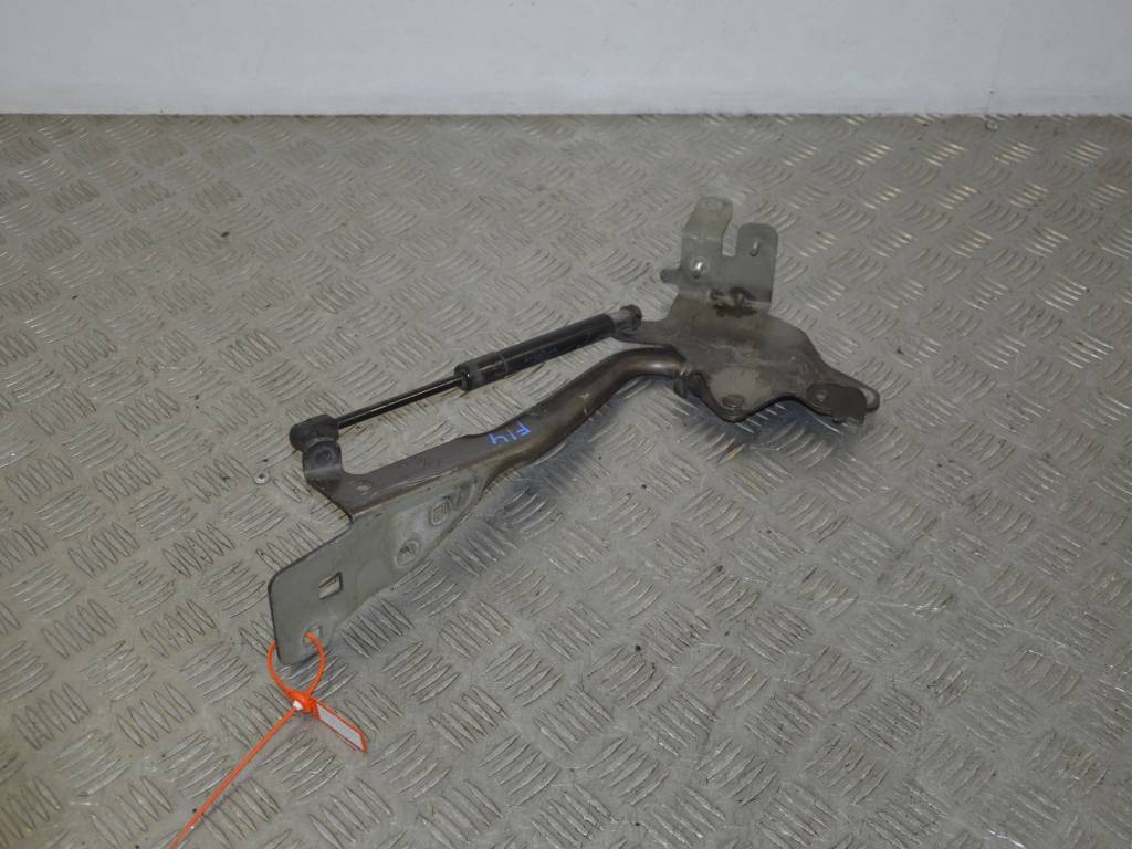 Петля капота правая