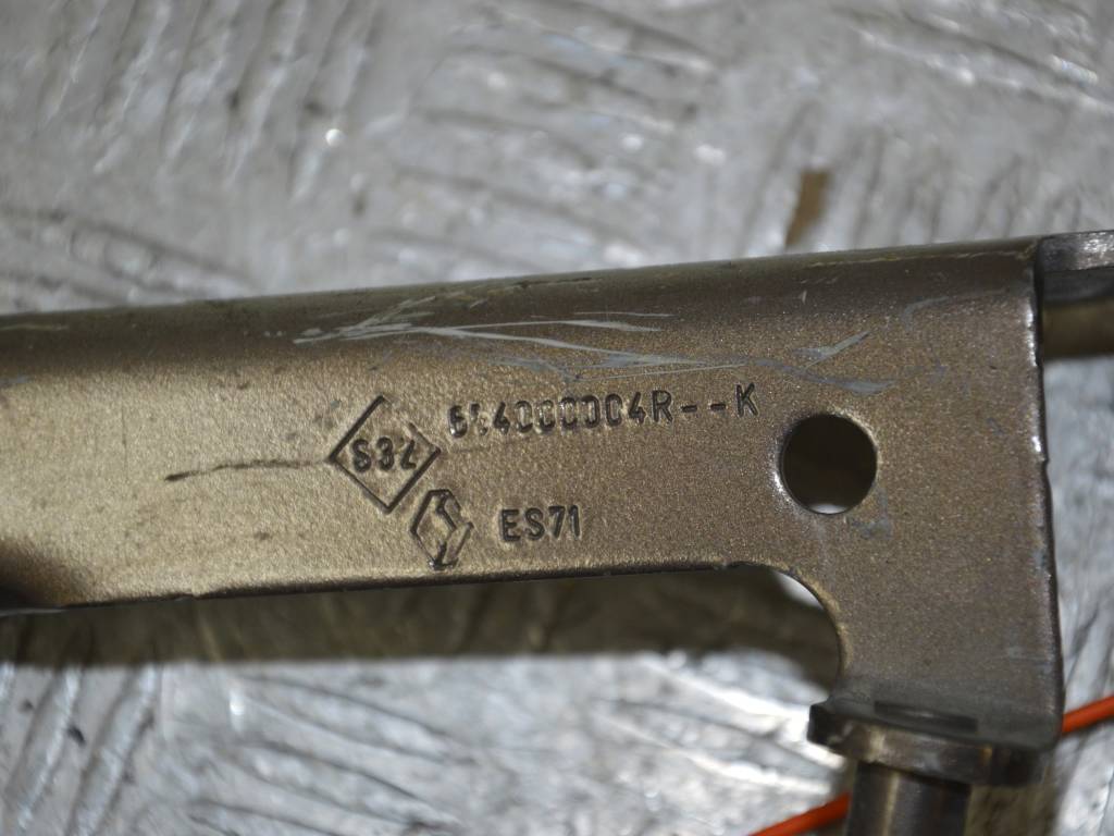 Петля капота правая