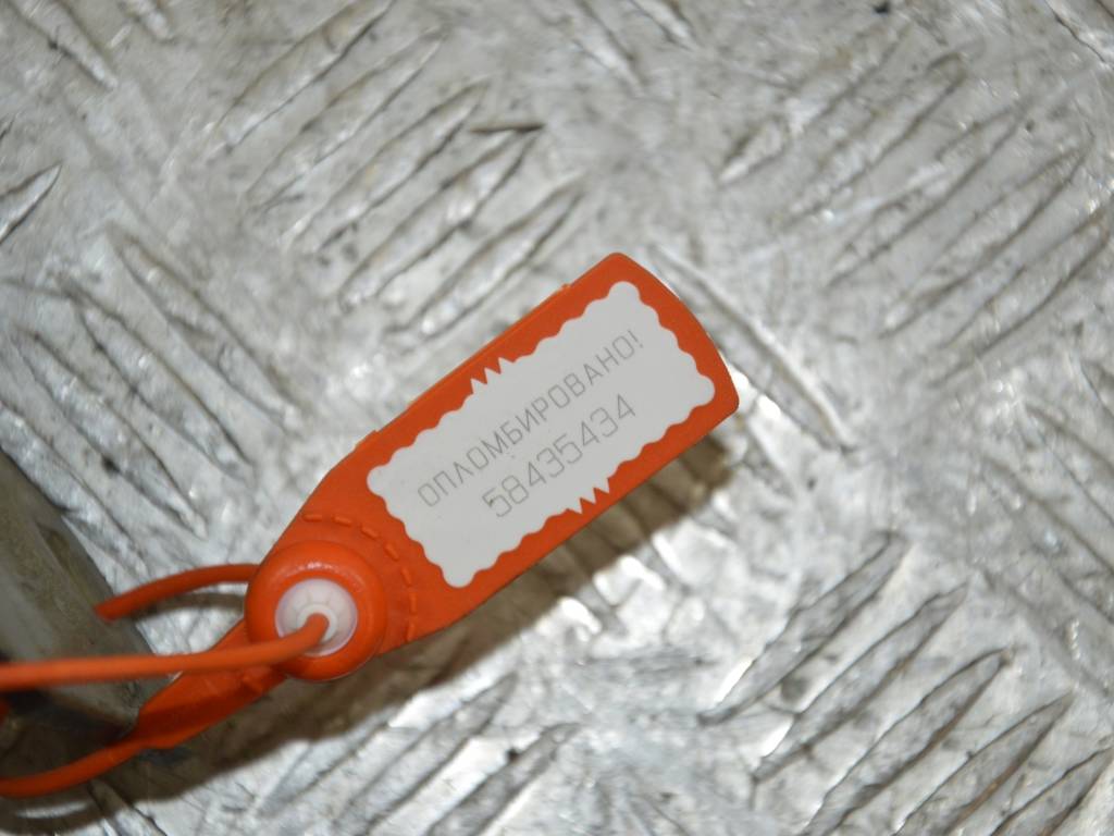 Петля капота правая