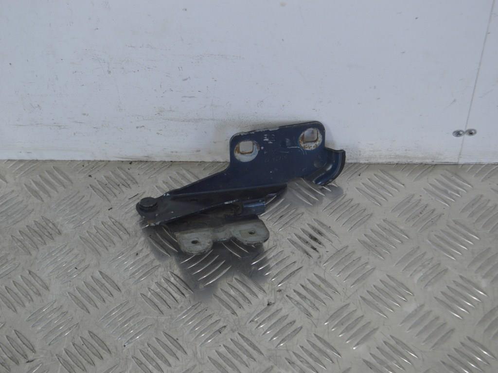 Петля капота