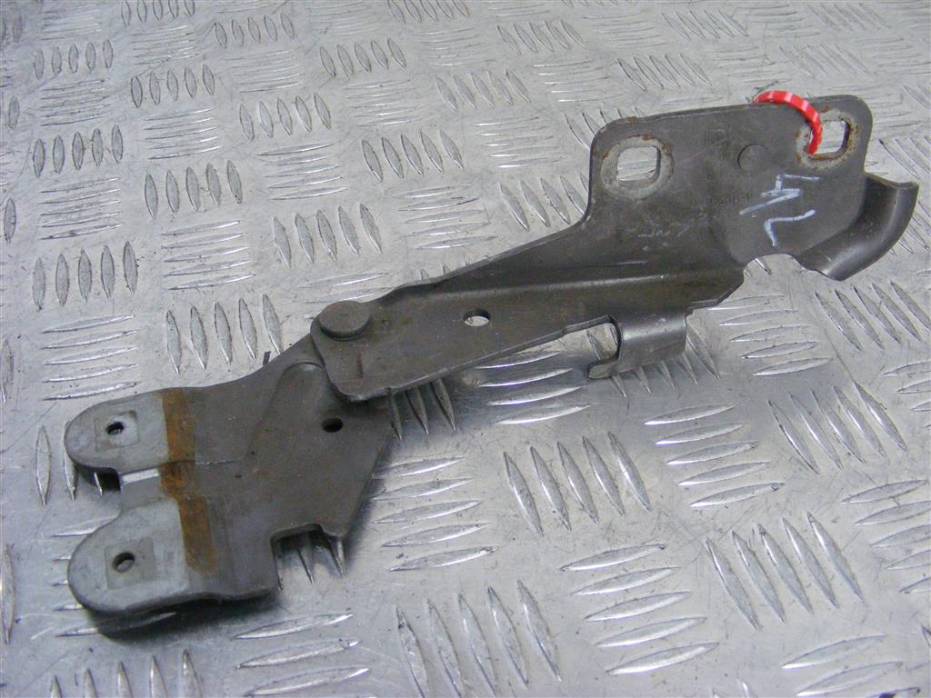 Петля капота