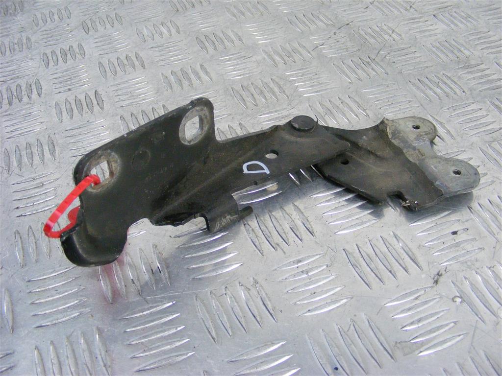 Петля капота