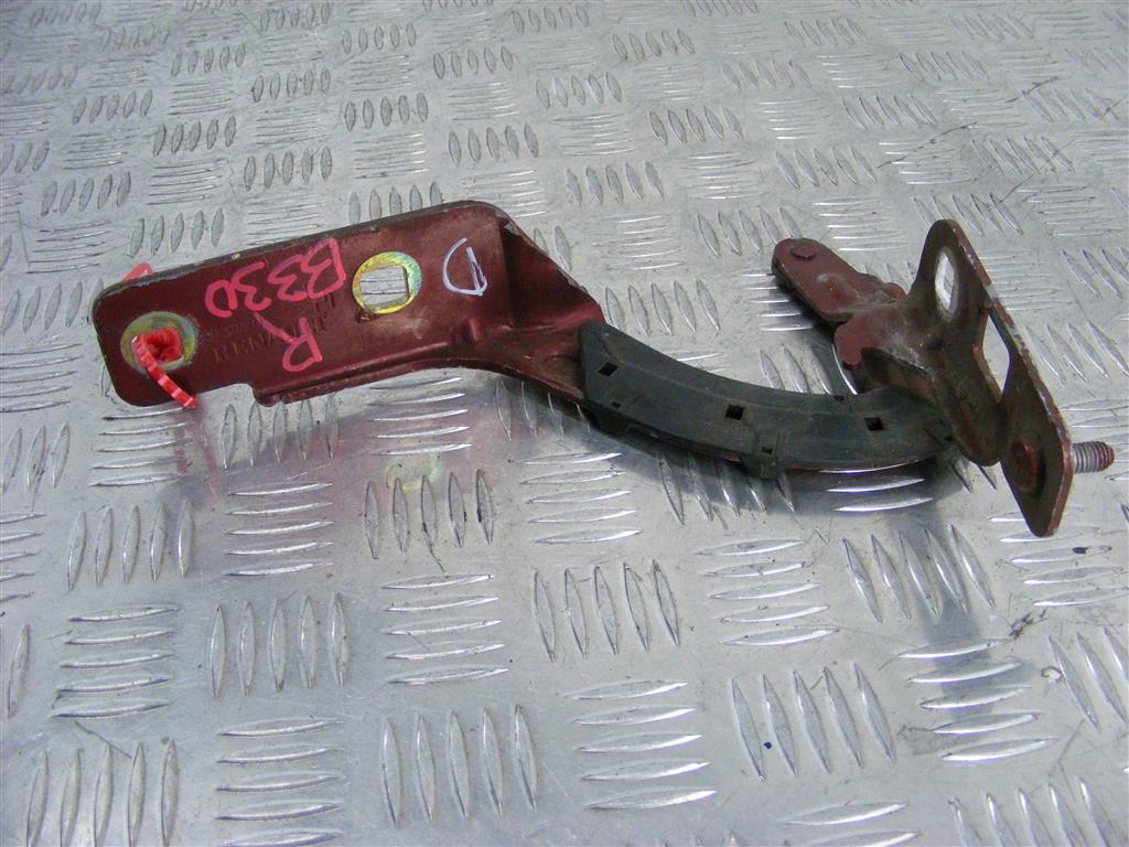 Петля капота