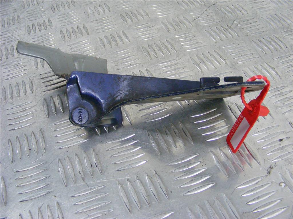 Петля капота