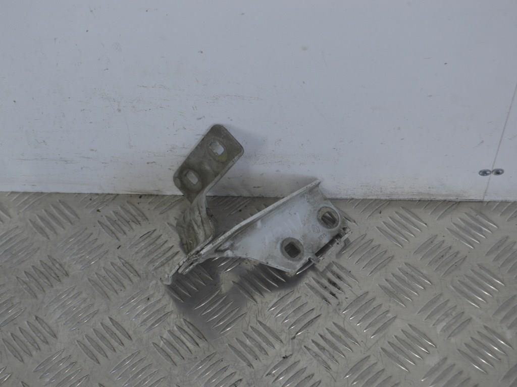 Петля капота