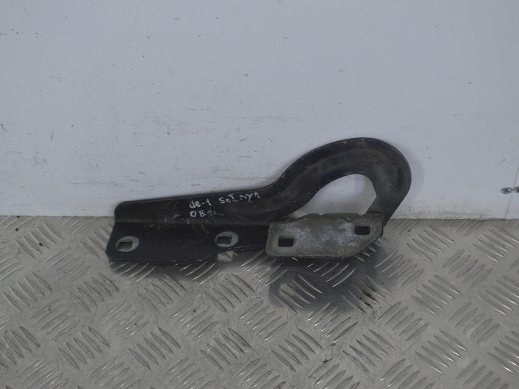 Петля капота