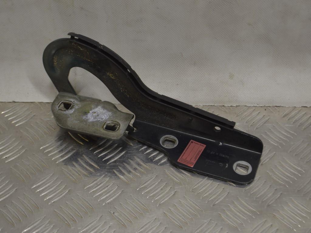 Петля капота