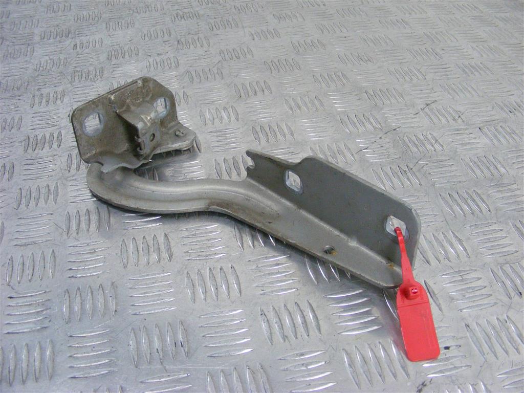 Петля капота