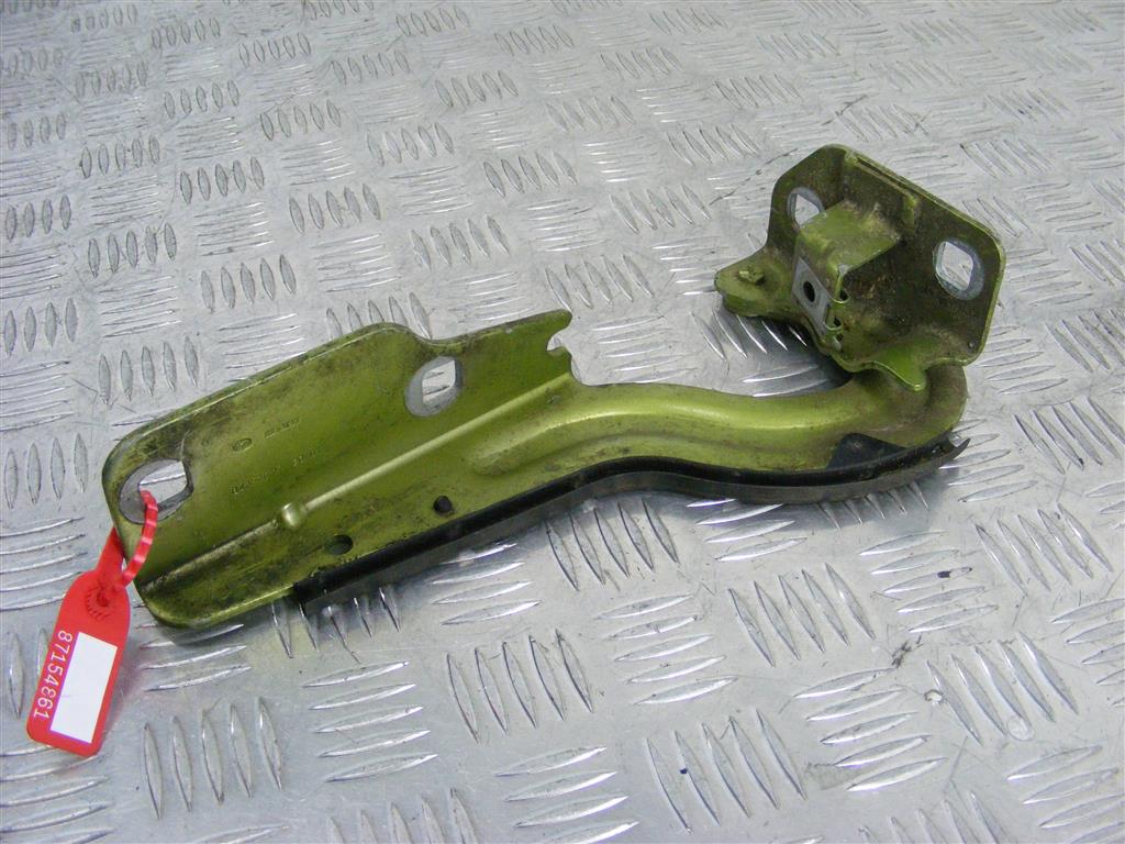 Петля капота