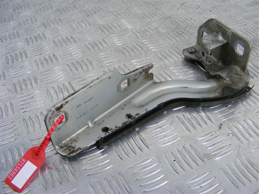 Петля капота