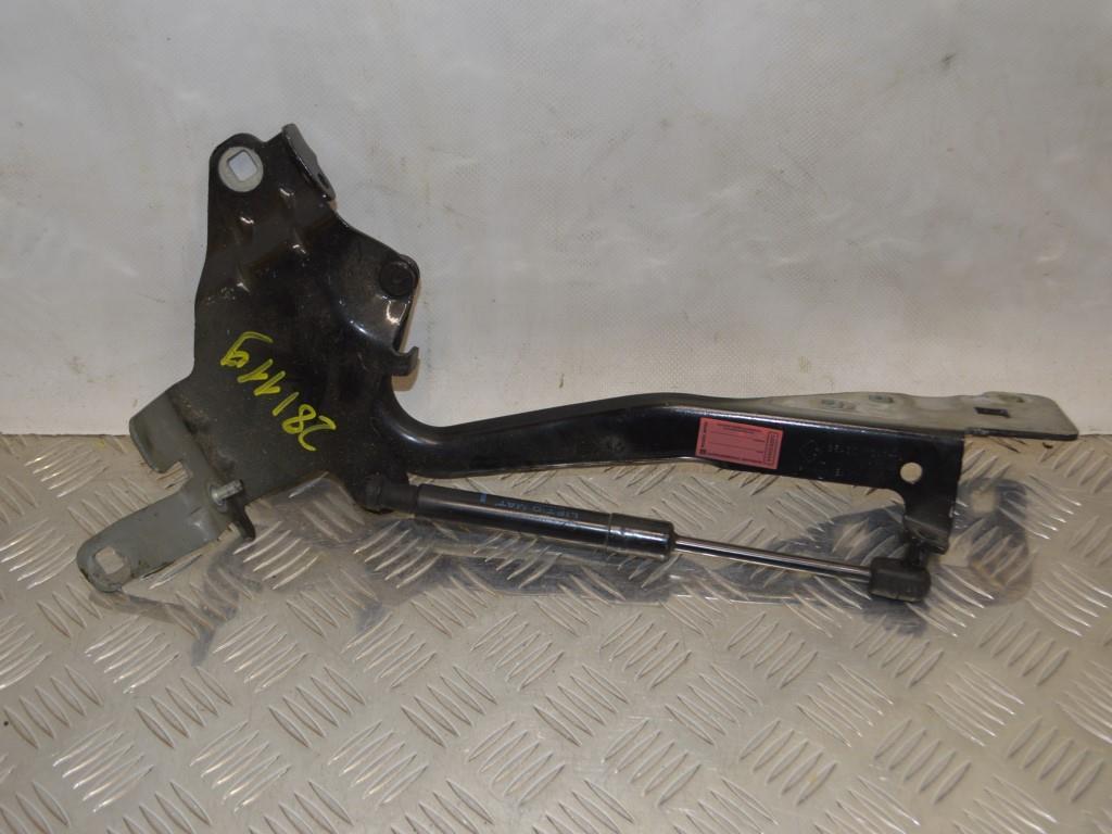 Петля капота