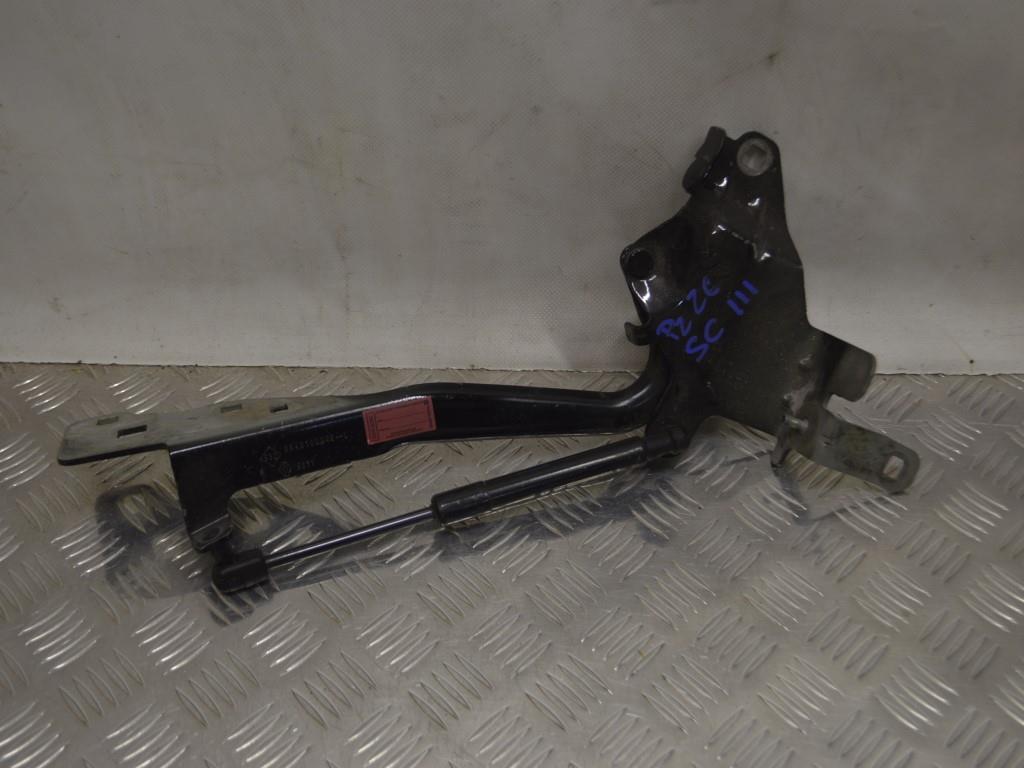 Петля капота