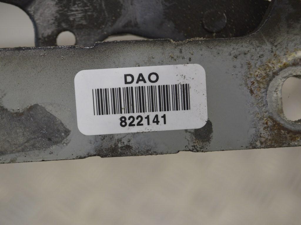 Петля капота