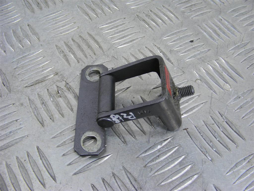 Петля крышки багажника