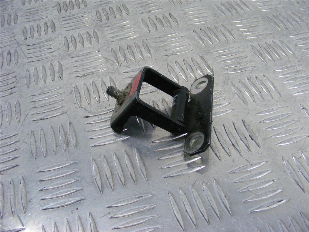 Петля крышки багажника