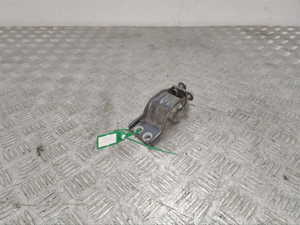 Петля крышки багажника