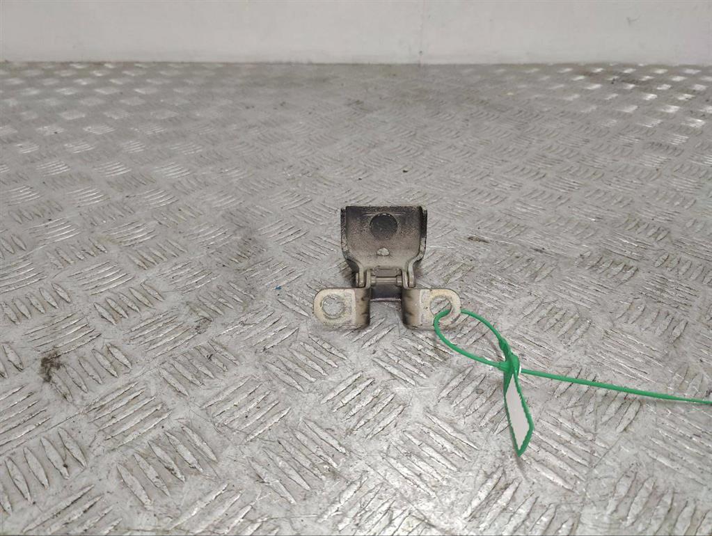 Петля крышки багажника