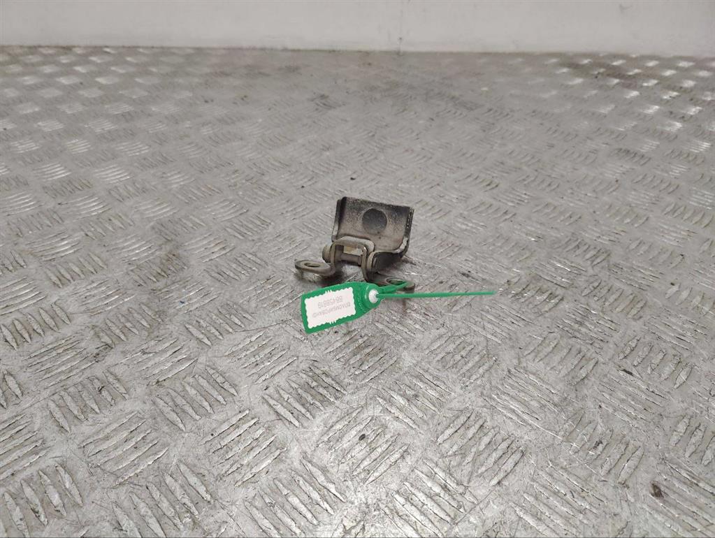 Петля крышки багажника