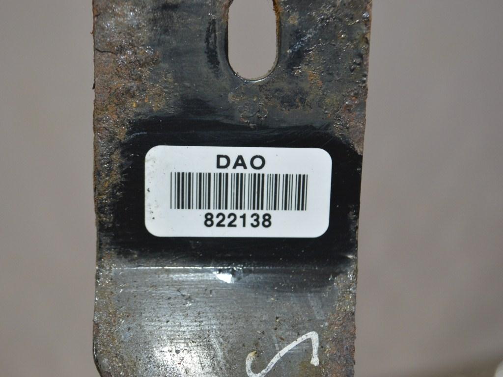 Петля крышки багажника