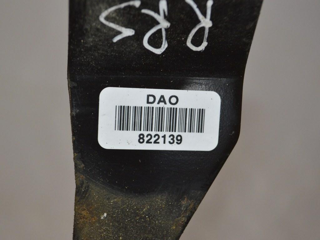 Петля крышки багажника