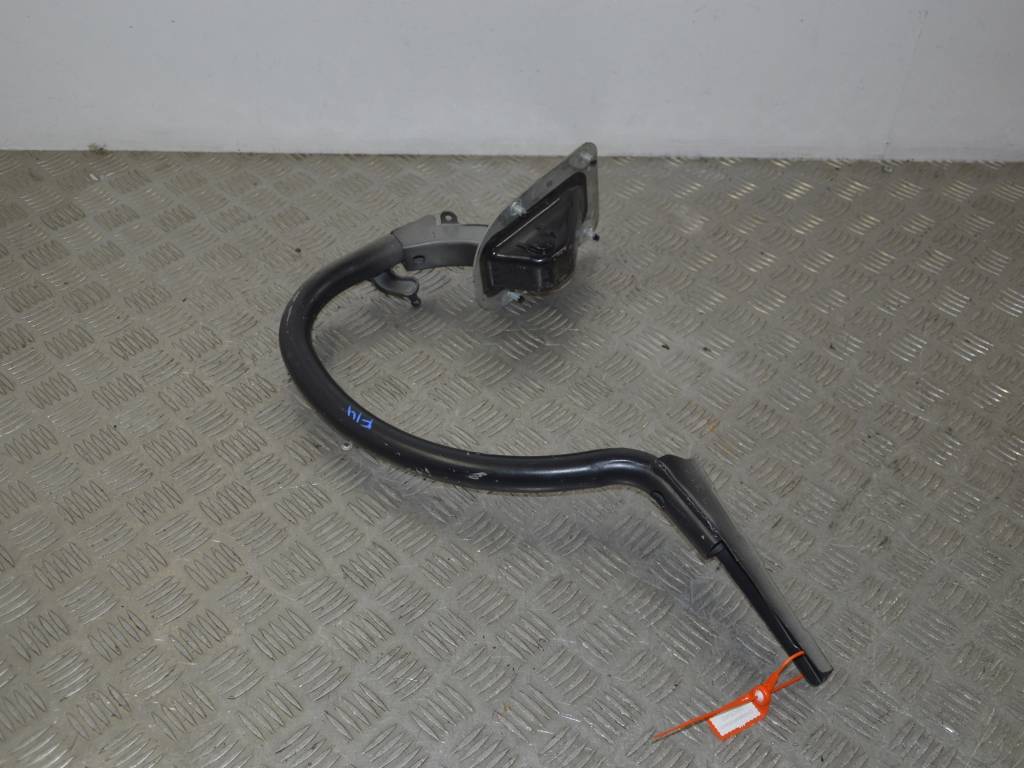 Петля крышки багажника