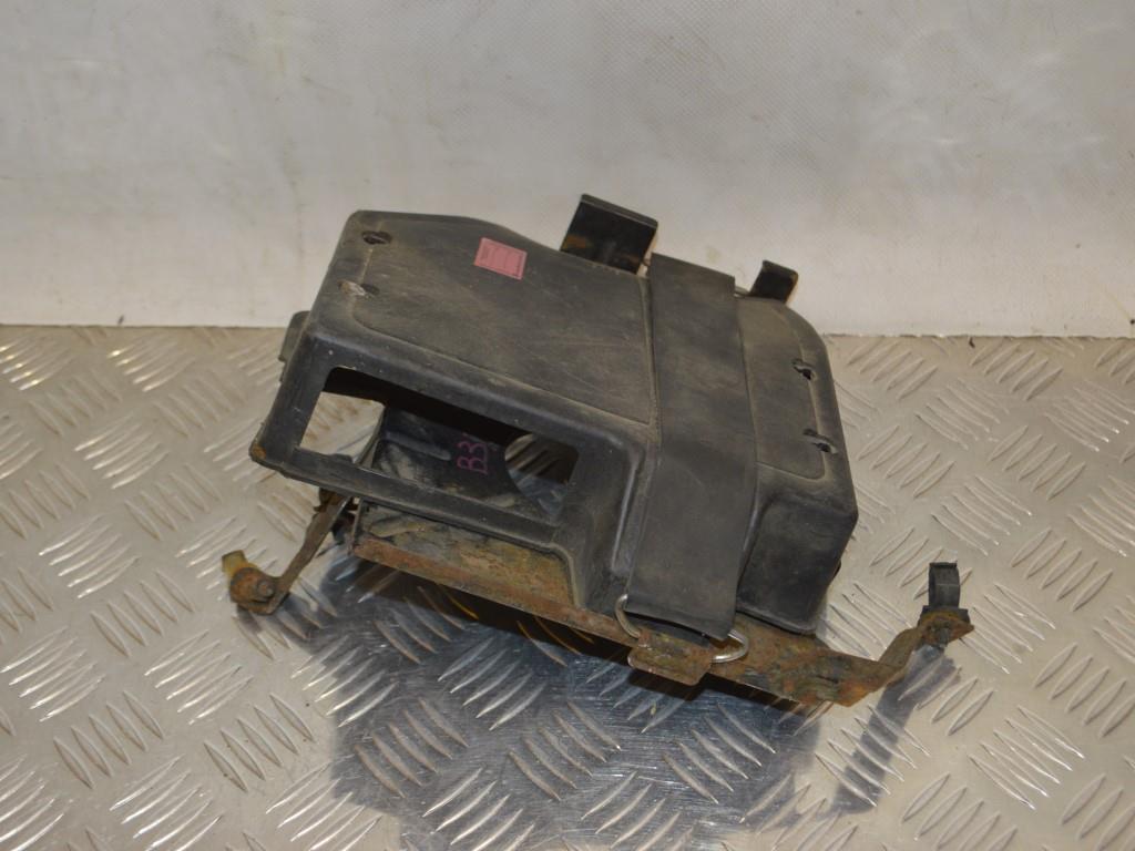 Пластик моторного отсека