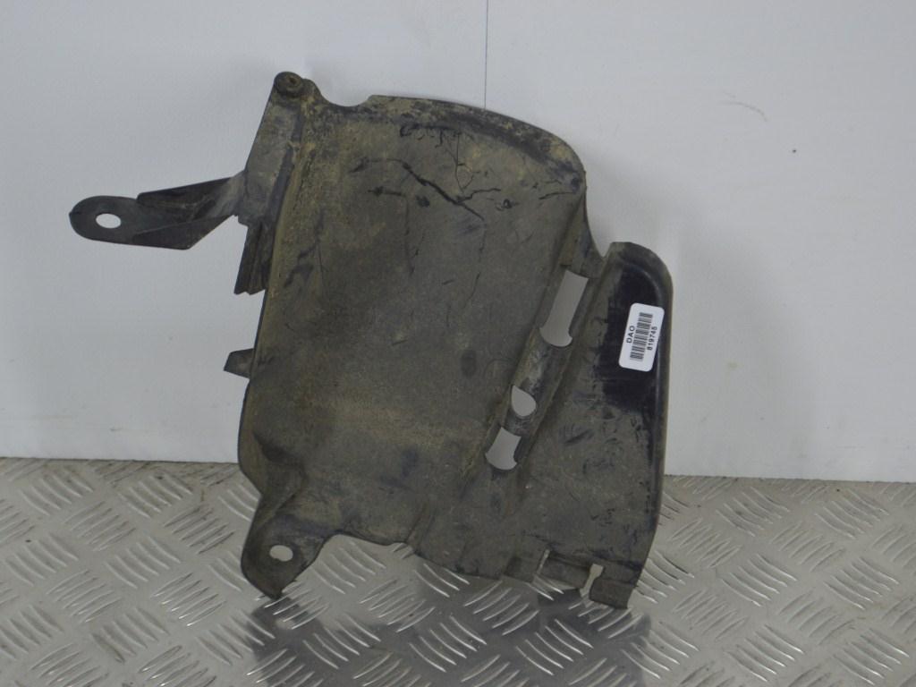 Пластик моторного отсека