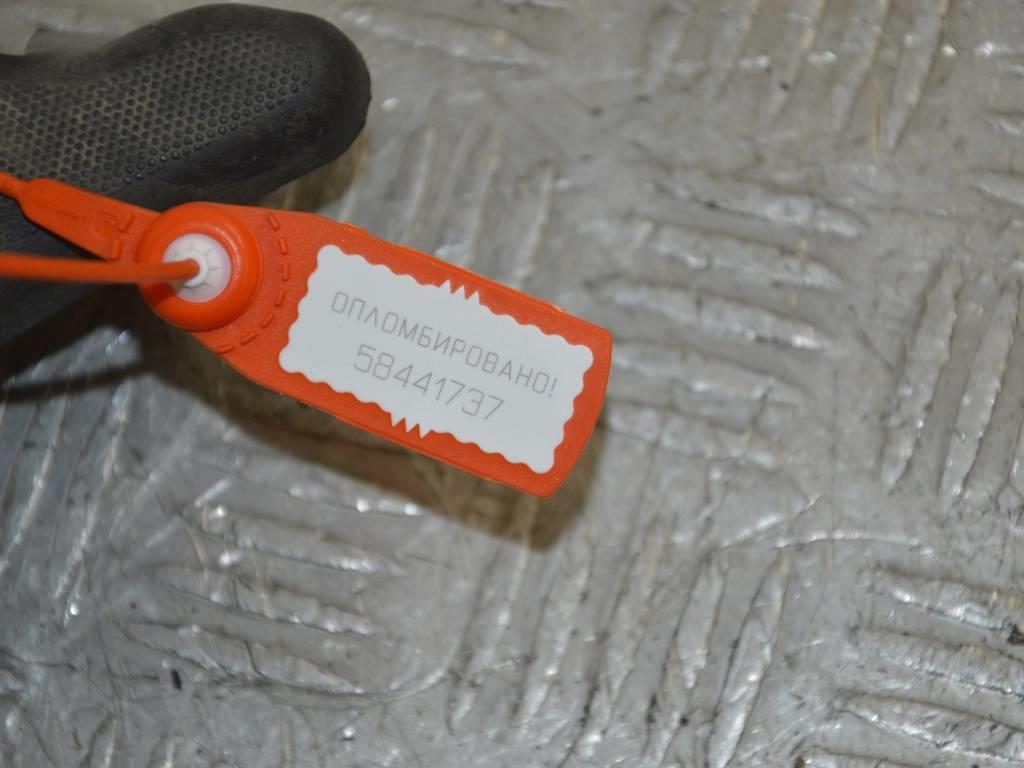 Пластик моторного отсека