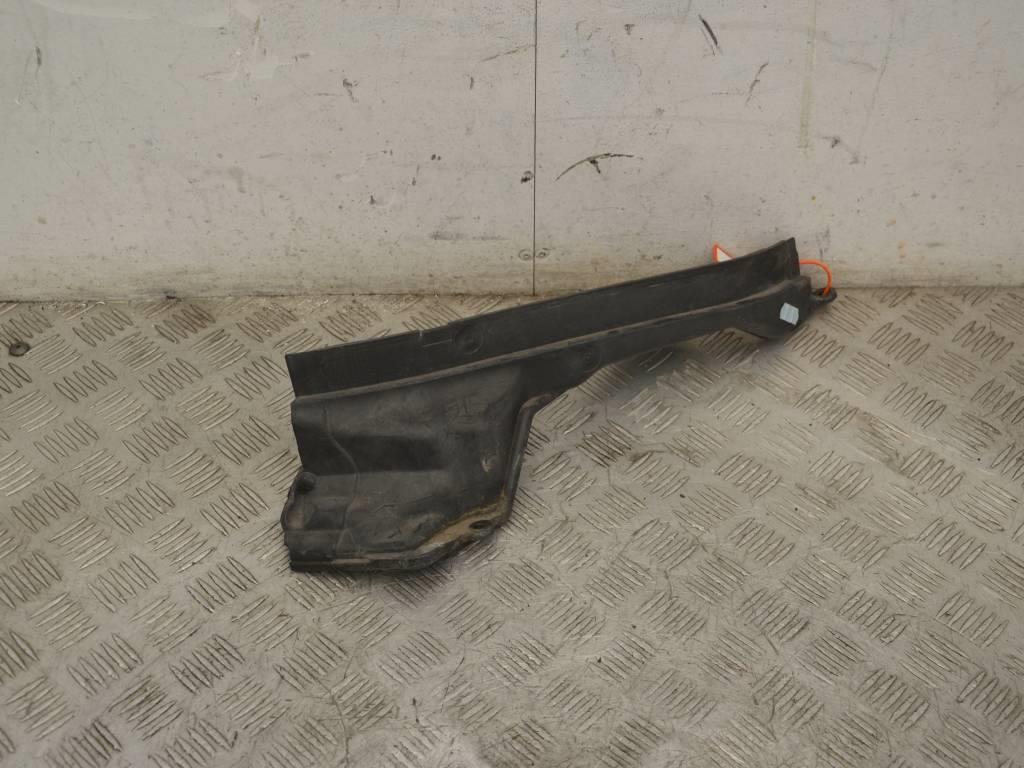 Пластик моторного отсека